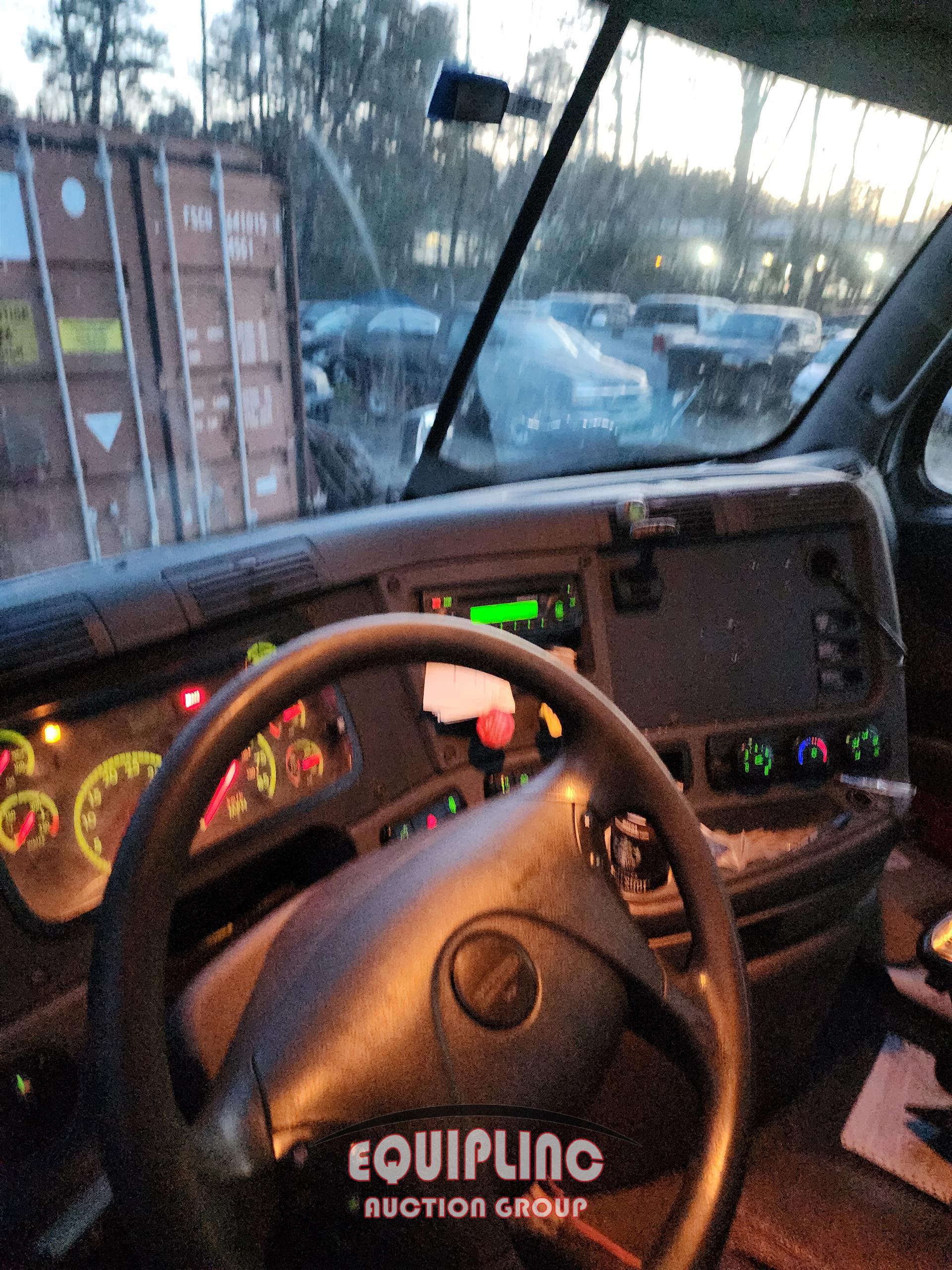 2014 FREIGHTLINER CASCADIA TANDEM AXLE DAY CAB
