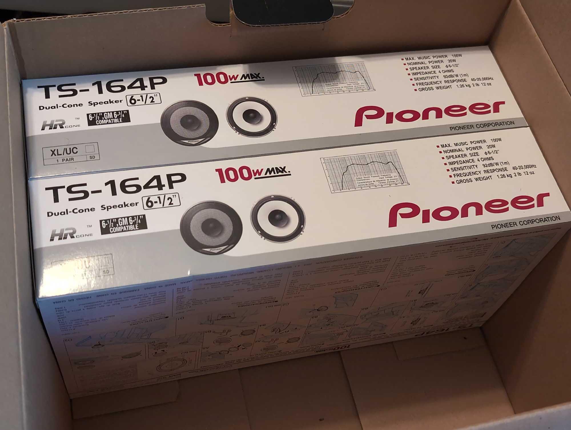 (BR2) PIONEER HIGH PERFORMANCE FOUR SPEAKER COMPACT DISC CAR AUDIO SYSTEM. MODEL #DEHSPO43. APPEARS