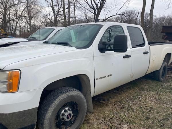 2007 GMC 2500HD TRUCK,  – RAN WHEN PARKED QUITE A WHILE AGO – LOCATED AT 28