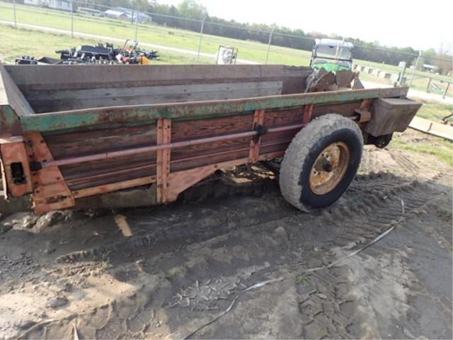 New Idea Pull Type Manure Spreader