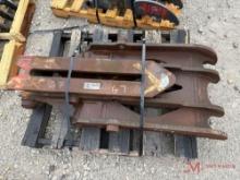 4...FINGER EXCAVATOR THUMB W/ MOUNTING PLATE