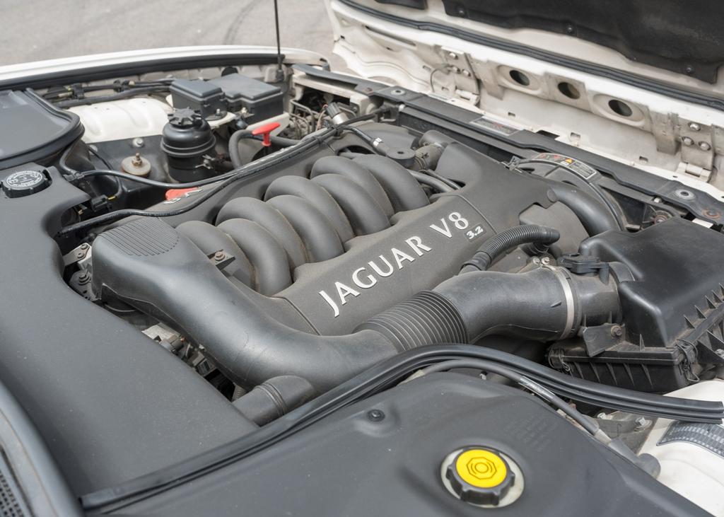 Jaguar XJ8 3.2 V8