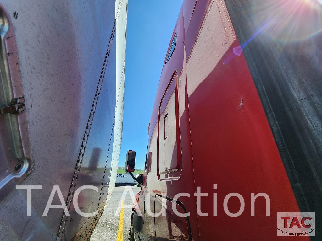 2015 Freightliner Cascadia Sleeper Truck
