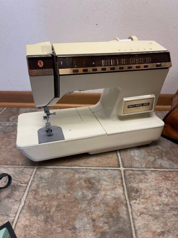 VINTAGE SINGER TOUCH-TRONIC MEMORY SEWING MACHINE