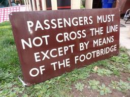 Passengers Must Not Cross Porc. Sign