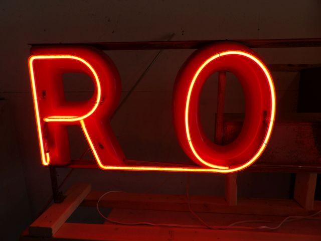 Root Beer Neon Sign - Dog N' Suds