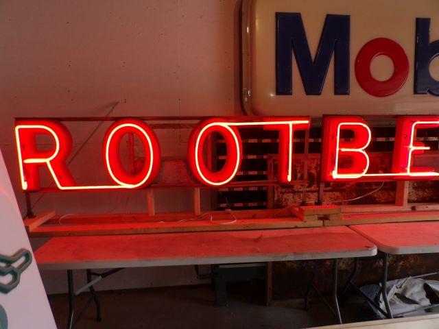 Root Beer Neon Sign - Dog N' Suds