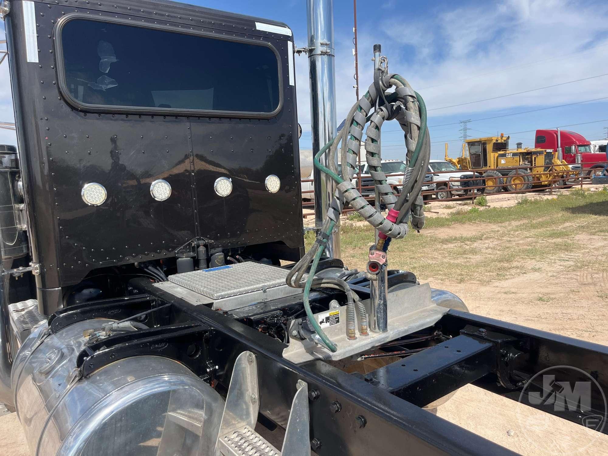 1998 PETERBILT 379 TANDEM AXLE DAY CAB TRUCK TRACTOR VIN: 1NP5LB9X1WN472592