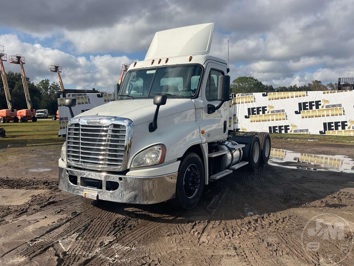 2016 FREIGHTLINER CASCADIA TANDEM AXLE DAY CAB TRUCK TRACTOR VIN: 3AKJGEBGXGSHA6937