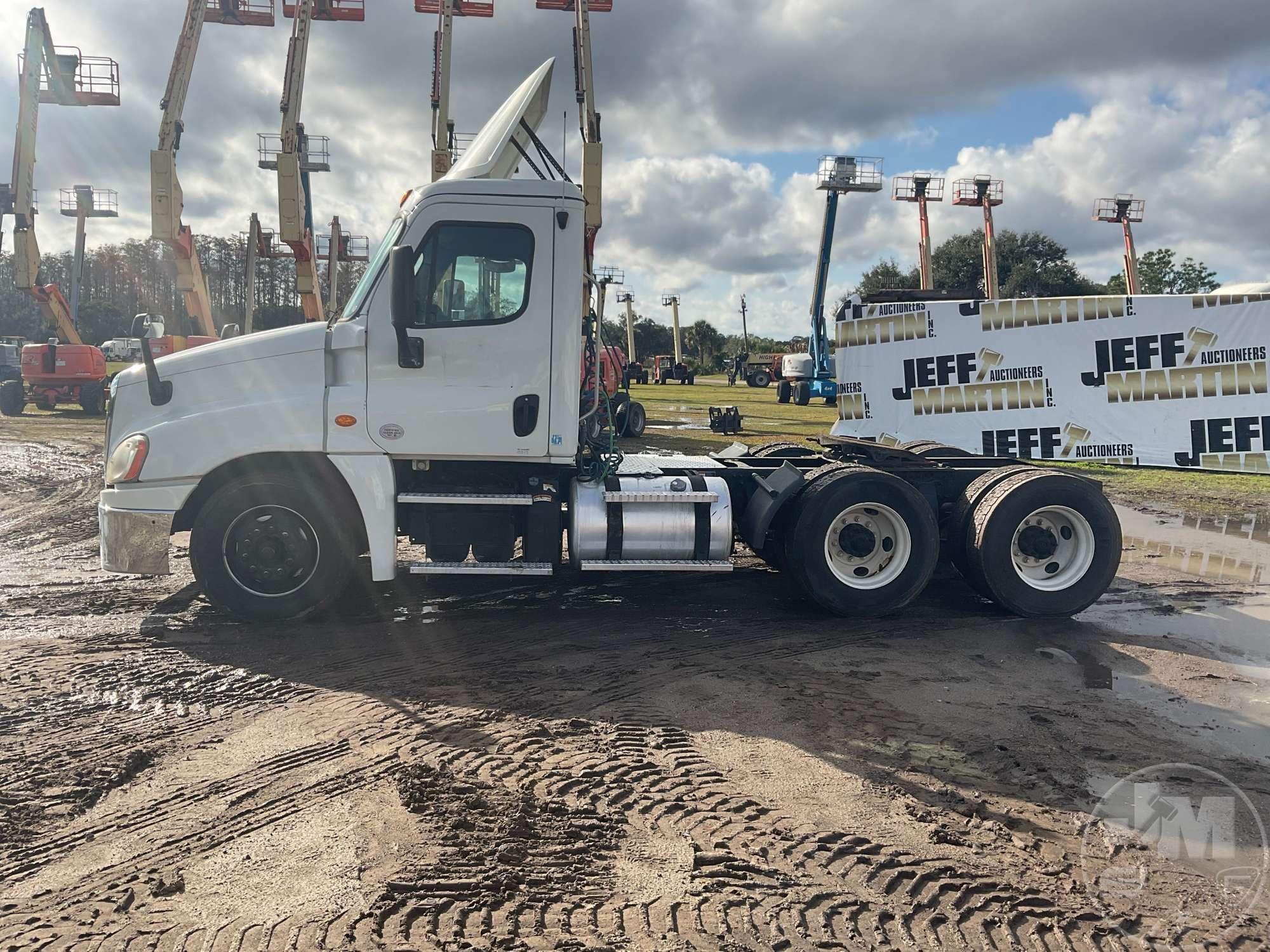 2016 FREIGHTLINER CASCADIA TANDEM AXLE DAY CAB TRUCK TRACTOR VIN: 3AKJGEBGXGSHA6937