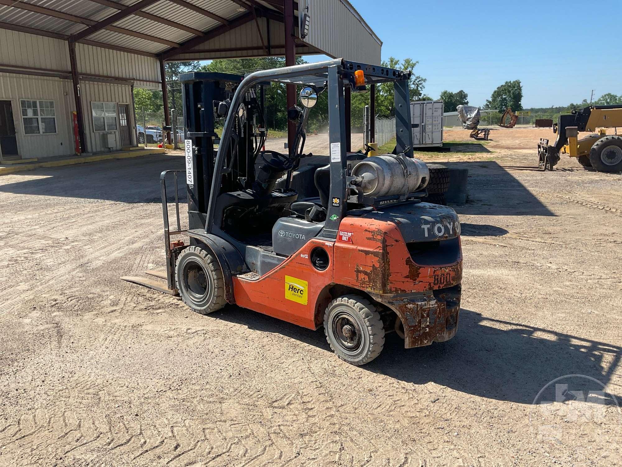 2016 TOYOTA 8FGU25 PNEUMATIC TIRE FORKLIFT SN: 72909