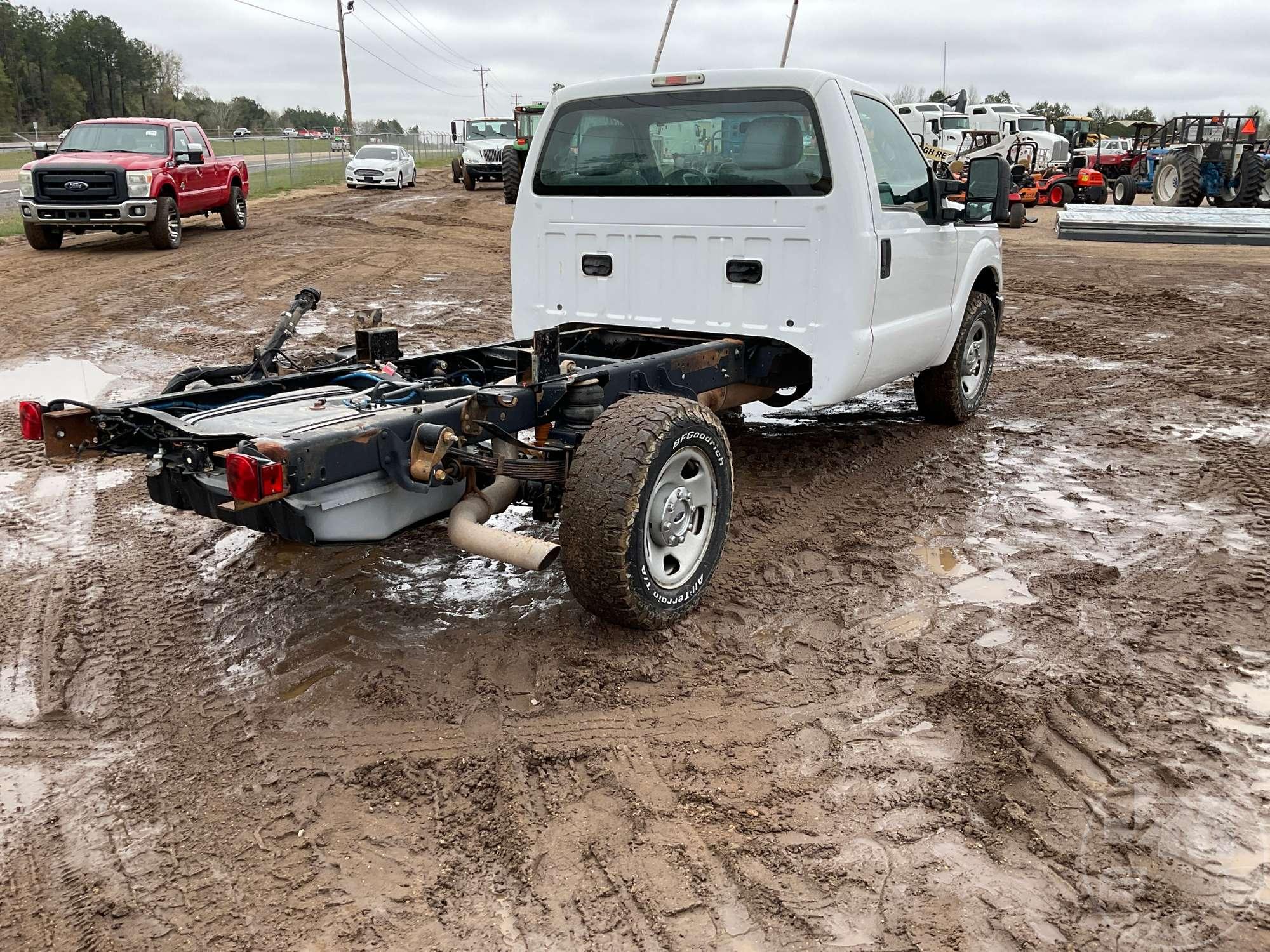 2012 FORD F-350XL SD SINGLE AXLE VIN: 1FDEF3E65CEC71187 CAB & CHASSIS