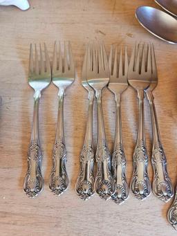 LUNT STAINLESS FLATWARE