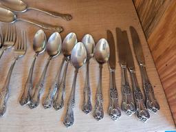 LUNT STAINLESS FLATWARE