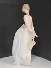 Lladro Lady Figurine 7622 Basket of Love