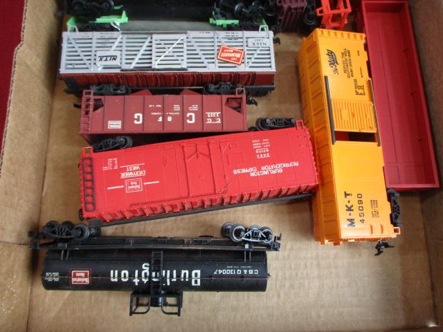 HO Scale Mixed Model Railroading Cars-Lot of 15 D