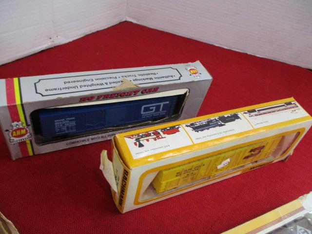 Mixed HO Scale Railroad Cars-Lot of 8 A