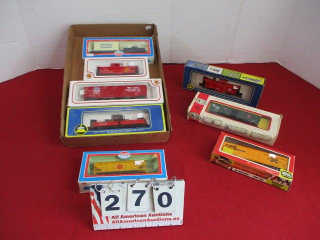 Mixed HO Scale Railroad Cars-Lot of 8 B