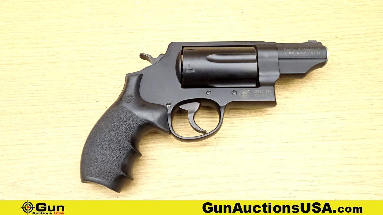 S&W GOVERNOR .45 COLT-.45 ACP-.410 2 1/2" Revolver. Excellent. 2.75" Barrel. Shiny Bore, Tight Actio