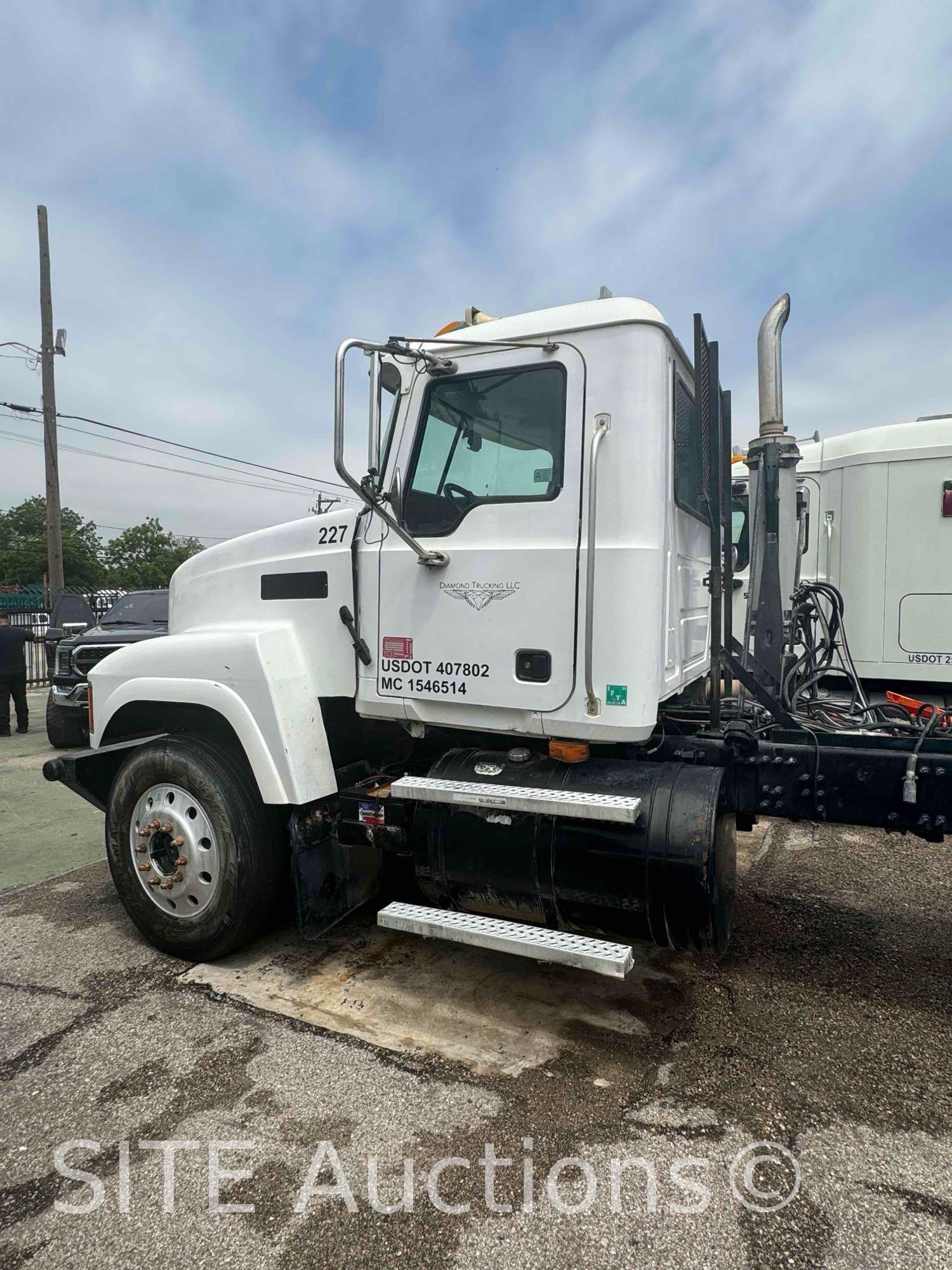2008 Mack CHU613 T/A Daycab Truck Tractor