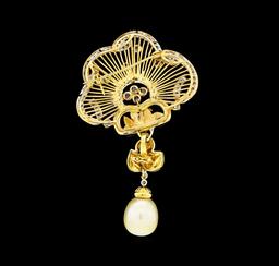 2.65 ctw Diamond and Pearl Pendant-Pin - 18KT Yellow Gold