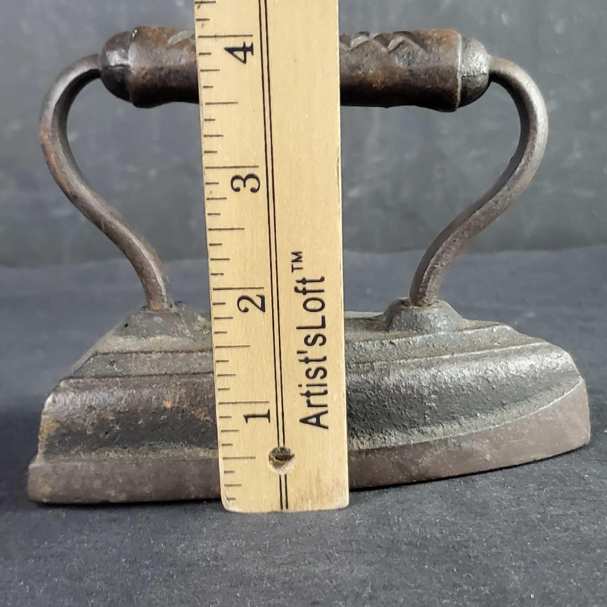 Antique A.C. Williams Co. sad Iron UDX 4 iron small cast iron pot