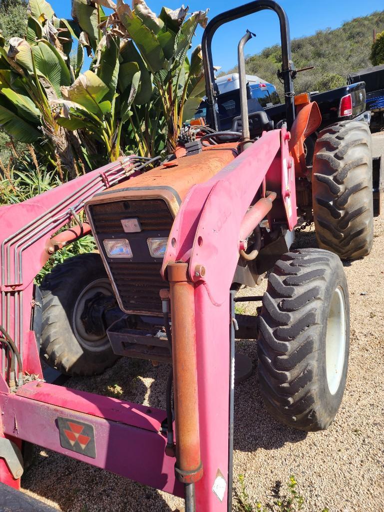 263 Running Massey Ferguson Tractor w/ bucket and box scraper