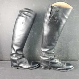 Pair of vintage Effingham black field riding boots size 9