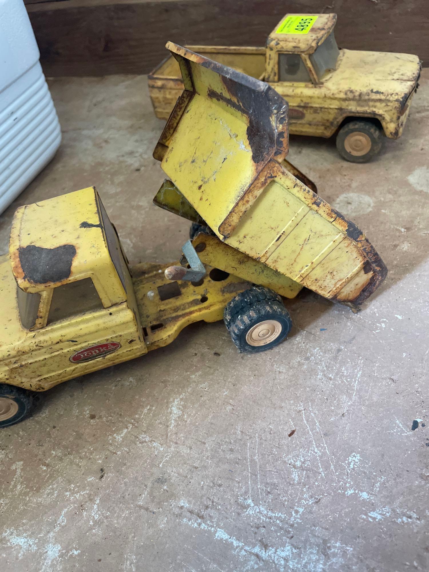 vintage Tonka pick up and dump truck