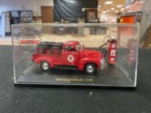 Road Champs Classic Scenes Texaco 1953 Chevrolet Model Pick Up Truck and Gas Pump in Display Case