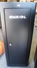 One Stack-On locking 20 gun safe with keys