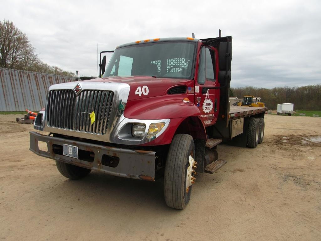 2004 International 7000 Flatbed Truck