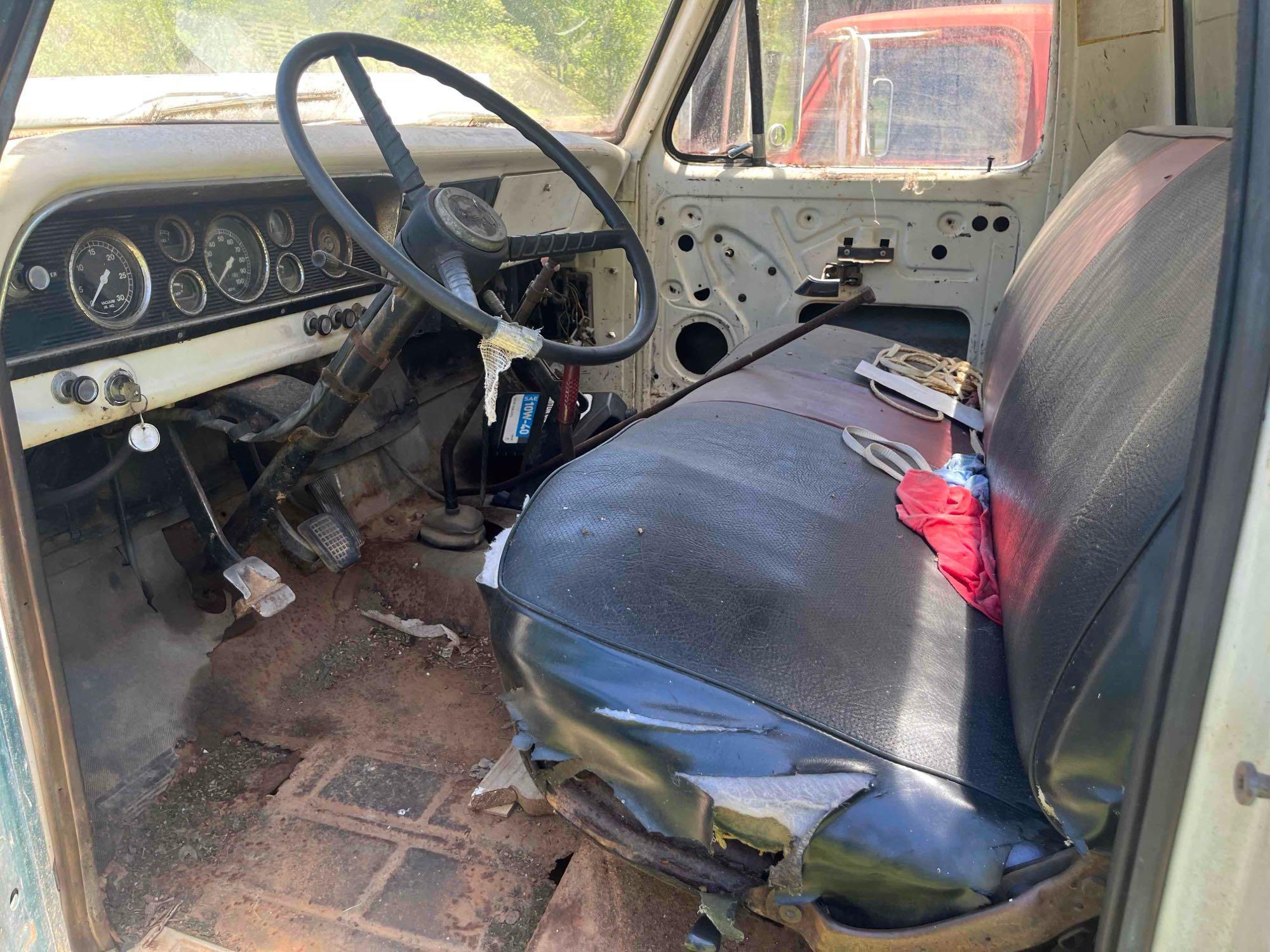 1979 Ford F700 Flat Bed