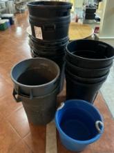 LOT OF TRASHCANS - 14PC