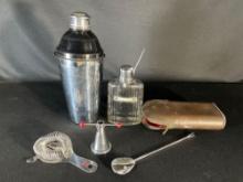 Flask w/ leather carrying case & drink mixer set