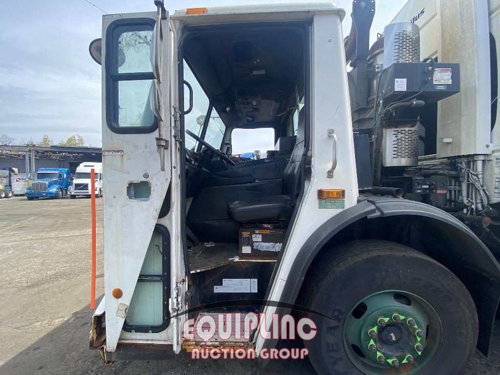 2012 MACK LEU600 REFUSE TRUCK