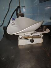 Bakers scale with weights