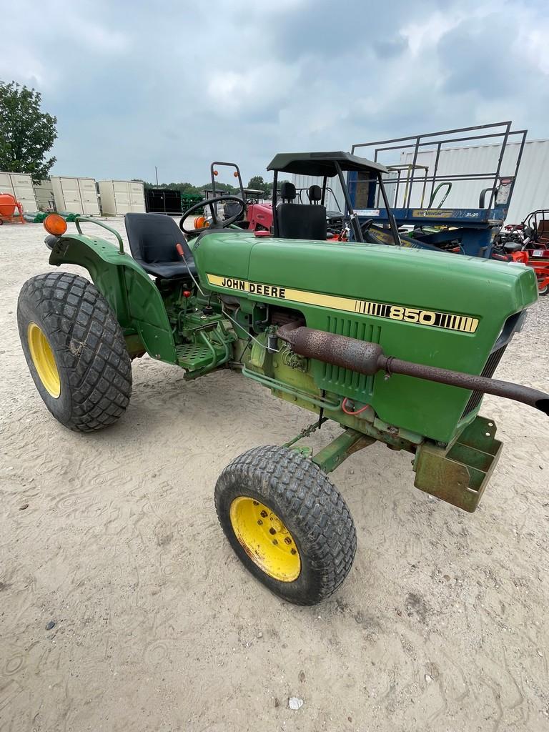 John Deere 850 2189 hrs Runs all the Way