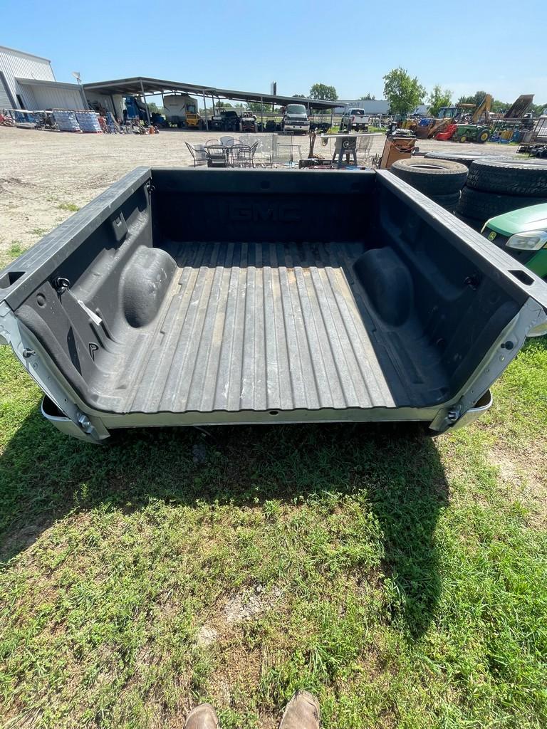 14'18' GMC Sierra Short Bed