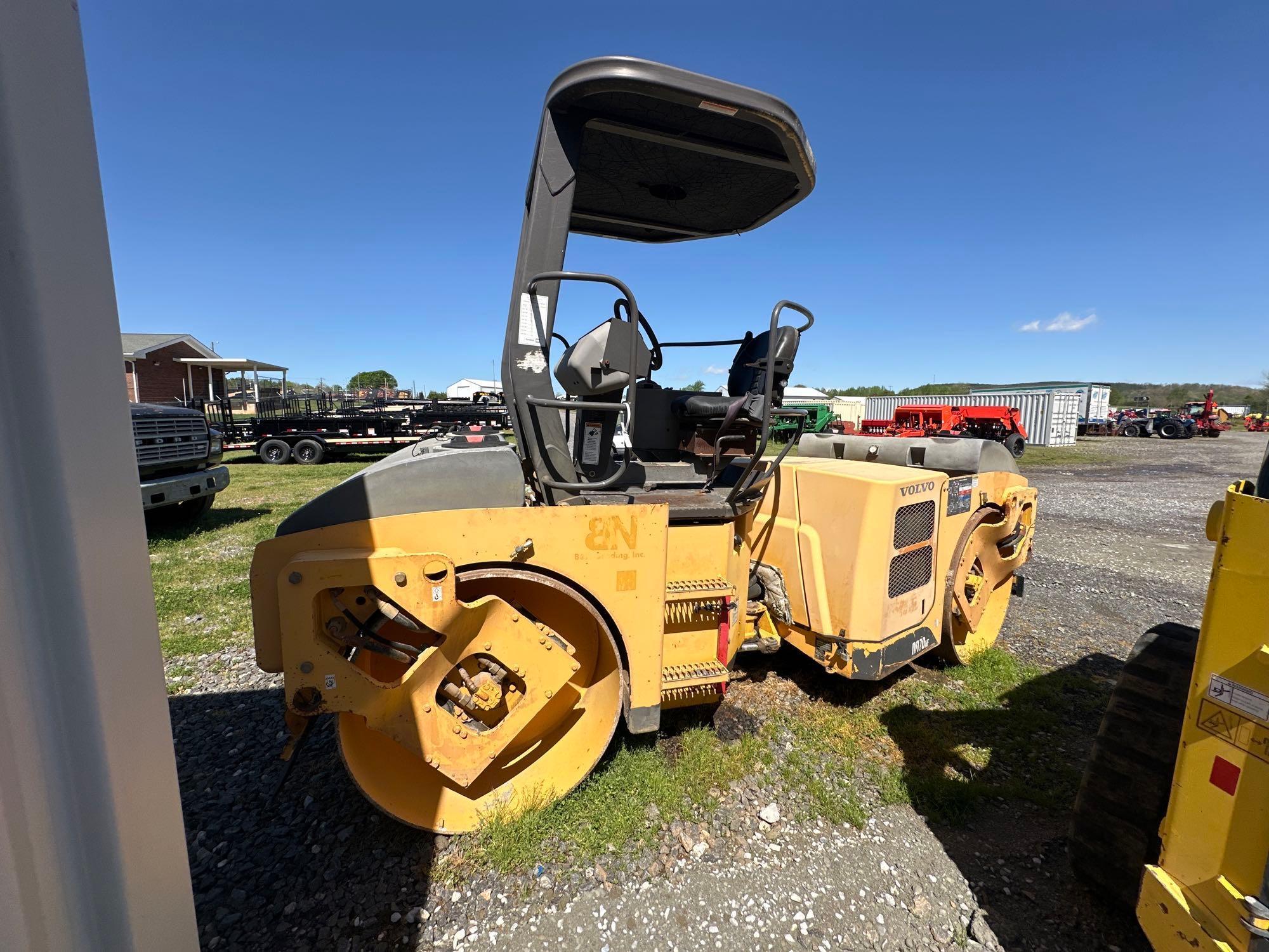 2011 VOLVO DD70HF VIBRATORY TANDEM ASPHALT ROLLER