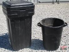 2 Trash Cans 1 On Wheels With Lid. *CRF