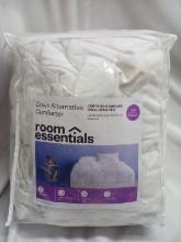 Room Essentials Full/Queen Down Alternative Comforter