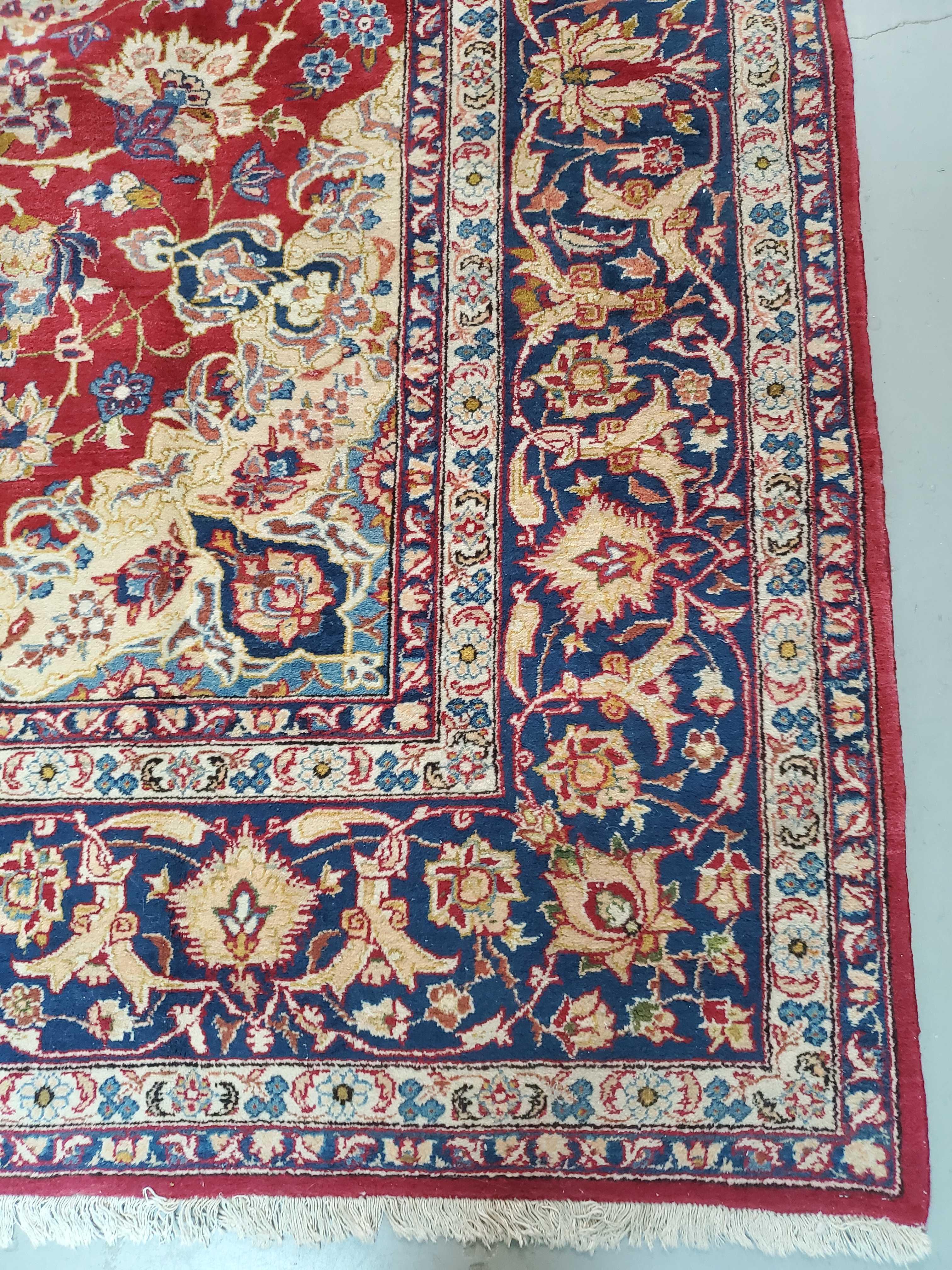 Large Vintage Persian Isfahan Hand Woven Wool Rug / Carpet