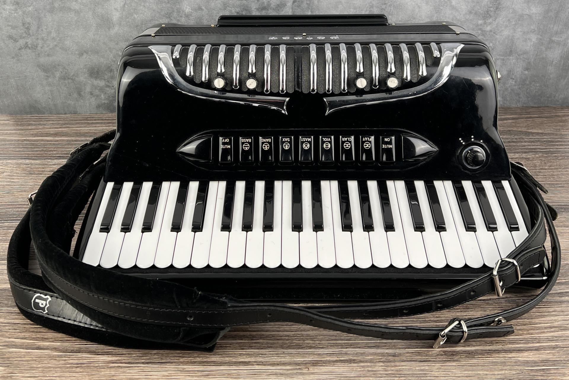 Petosa AM-1200 EM Accordion