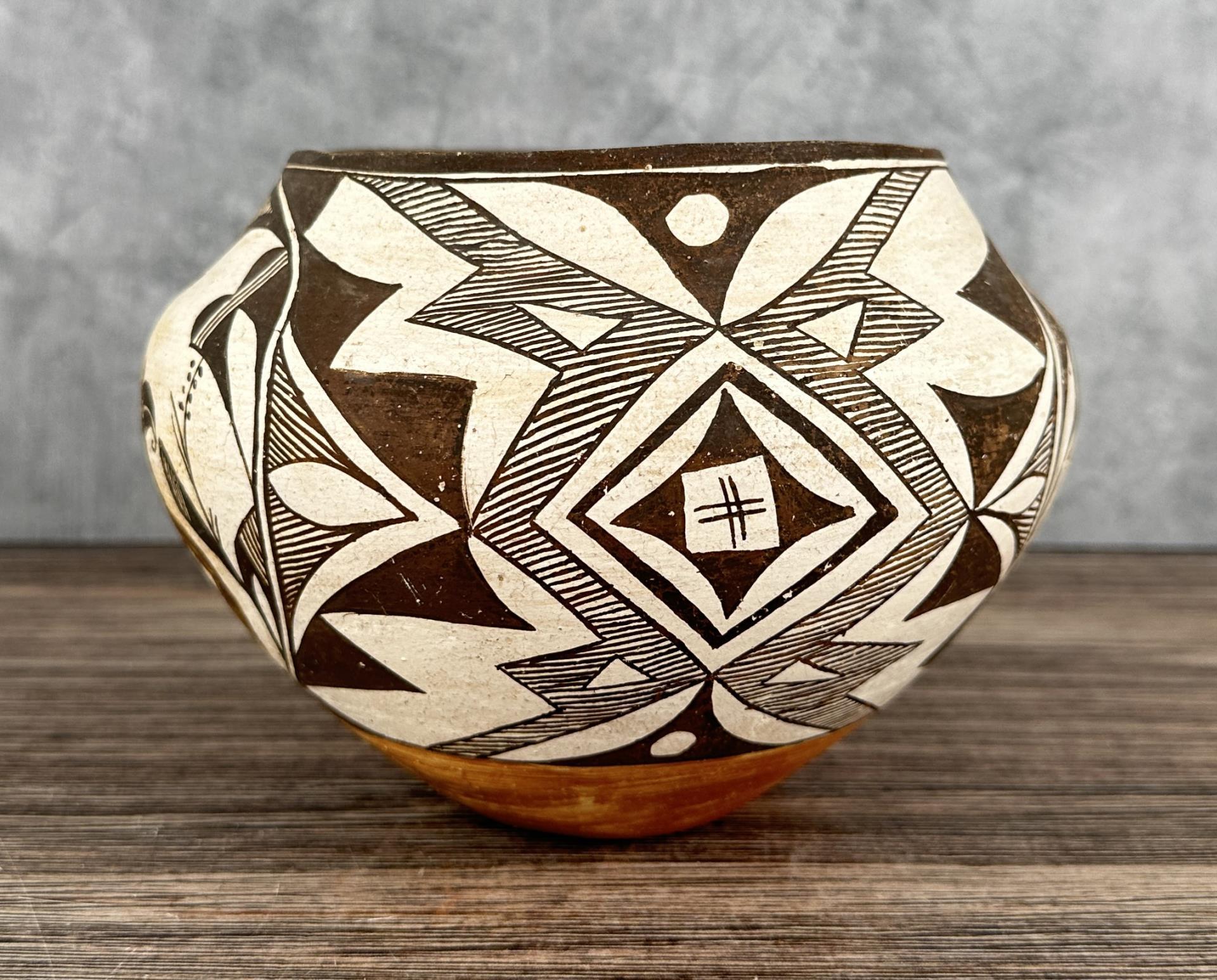 Antique Acoma Pueblo Indian Pot