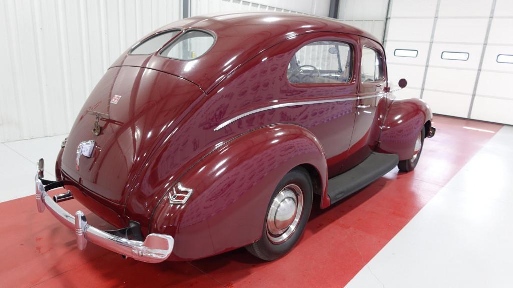 1940 FORD Sedan