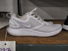 PAIR OF WOMENS SIZE 9 NIKE