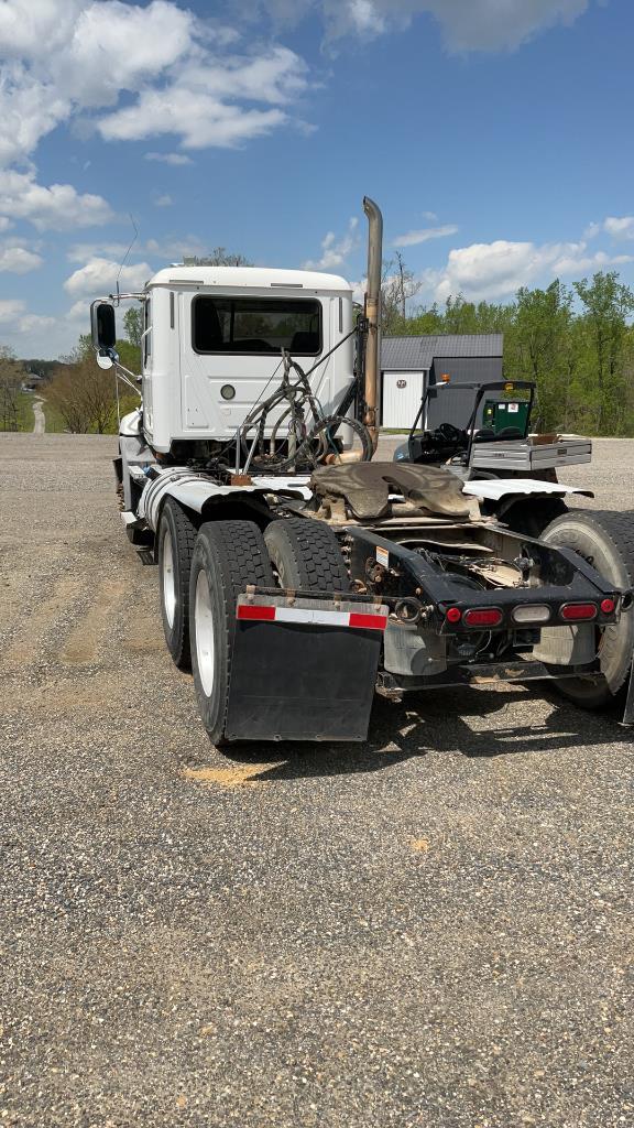 2016 Mack Road Tractor