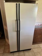 GE Side by Side Refrigerator Freezer made Dec. 1990, in working condition