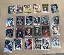 Baseball 24 card lot incl. Judge Harper, Vlad Jr Tout nice